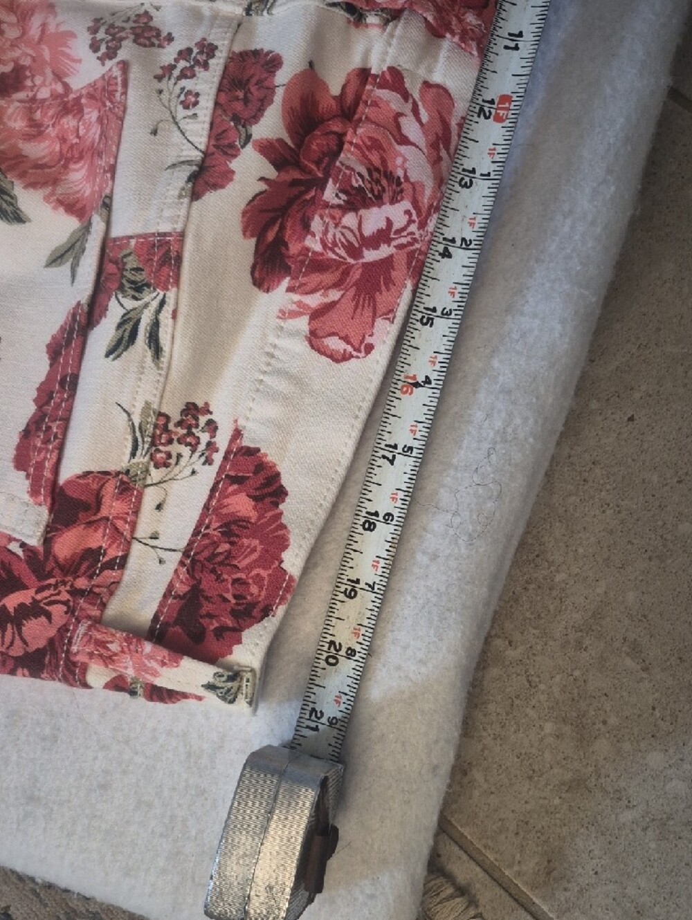 Women Ava & Viv Cream Floral Print Jeans with Red Roses - Picture 7 of 9